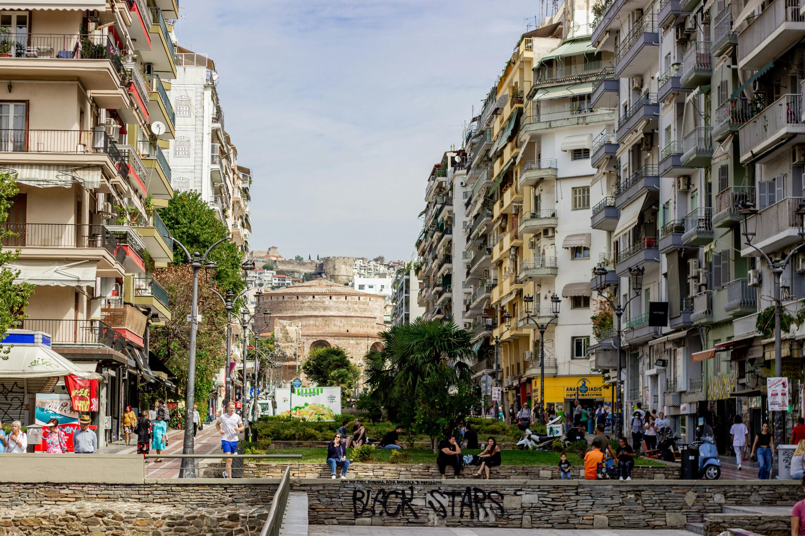 Thessaloniki Rotonda city scene